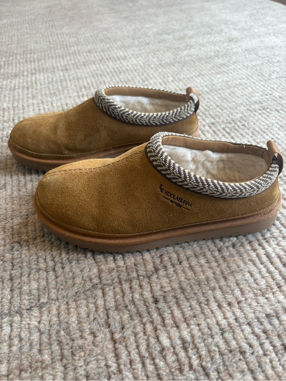 Koolaburra Women’s Tan Suede Fleece-Lined Slip-On Clogs